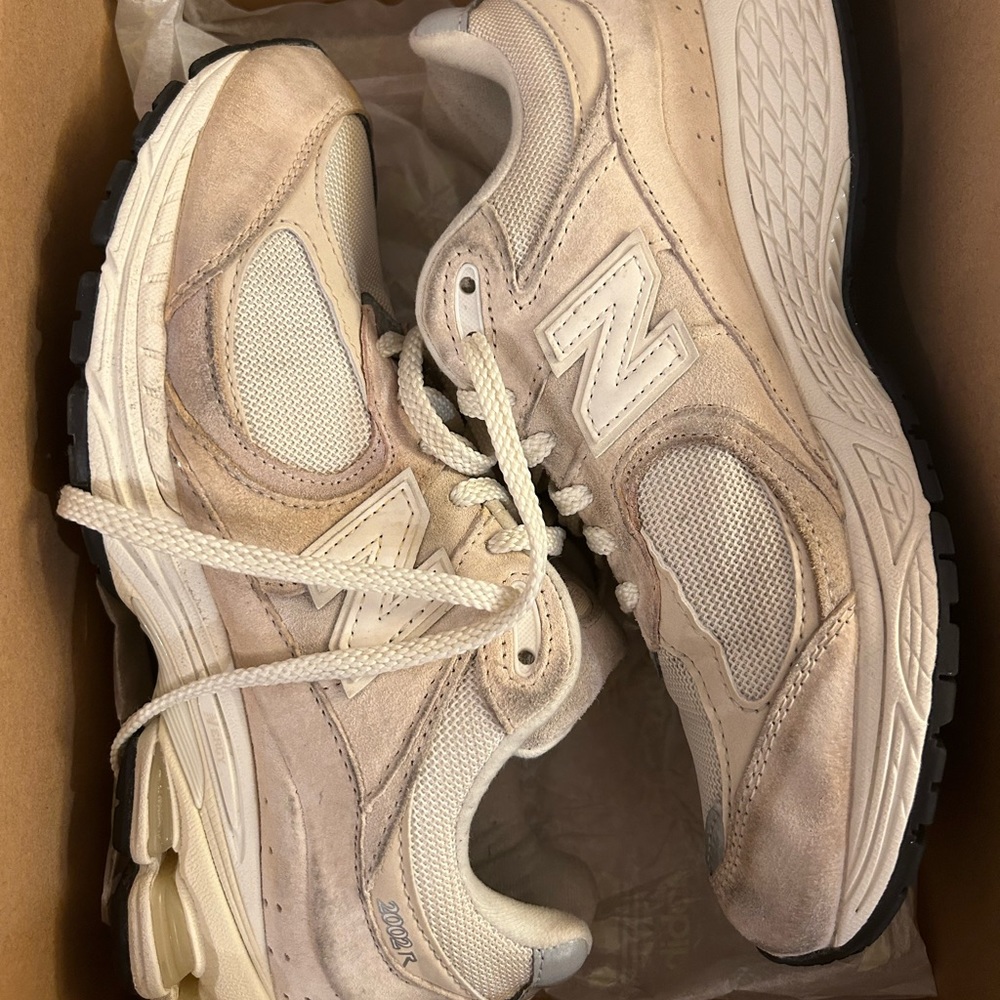 taupe new balance 2002R
